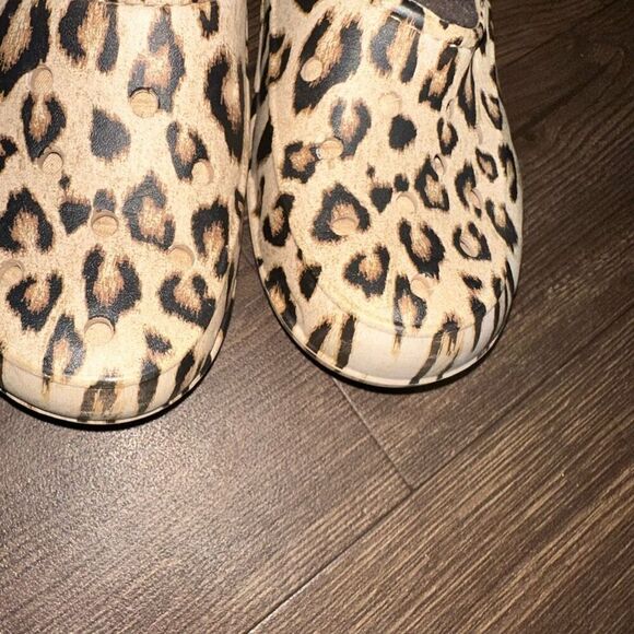 Crocs leopard spot rubber washable slip in W7 ortho clogs - Picture 2 of 5